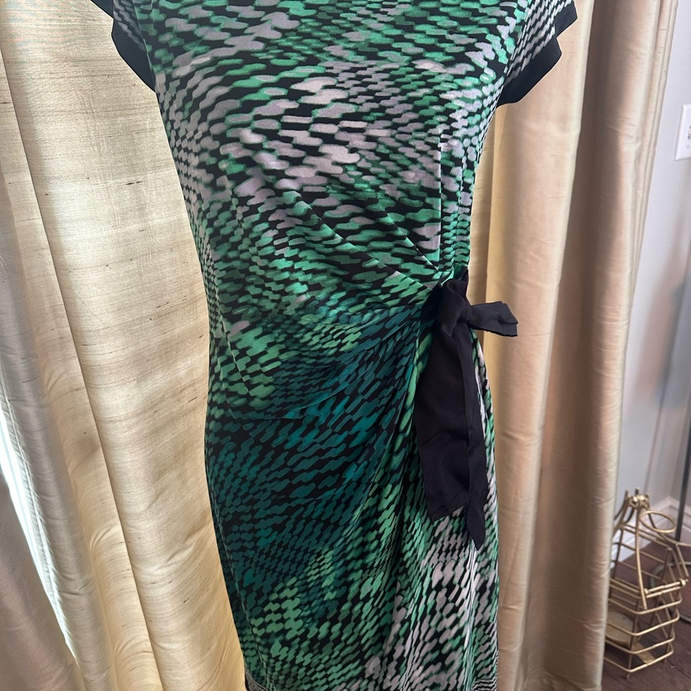 Just...Taylor Vibrant Green Patterned Midi Dress